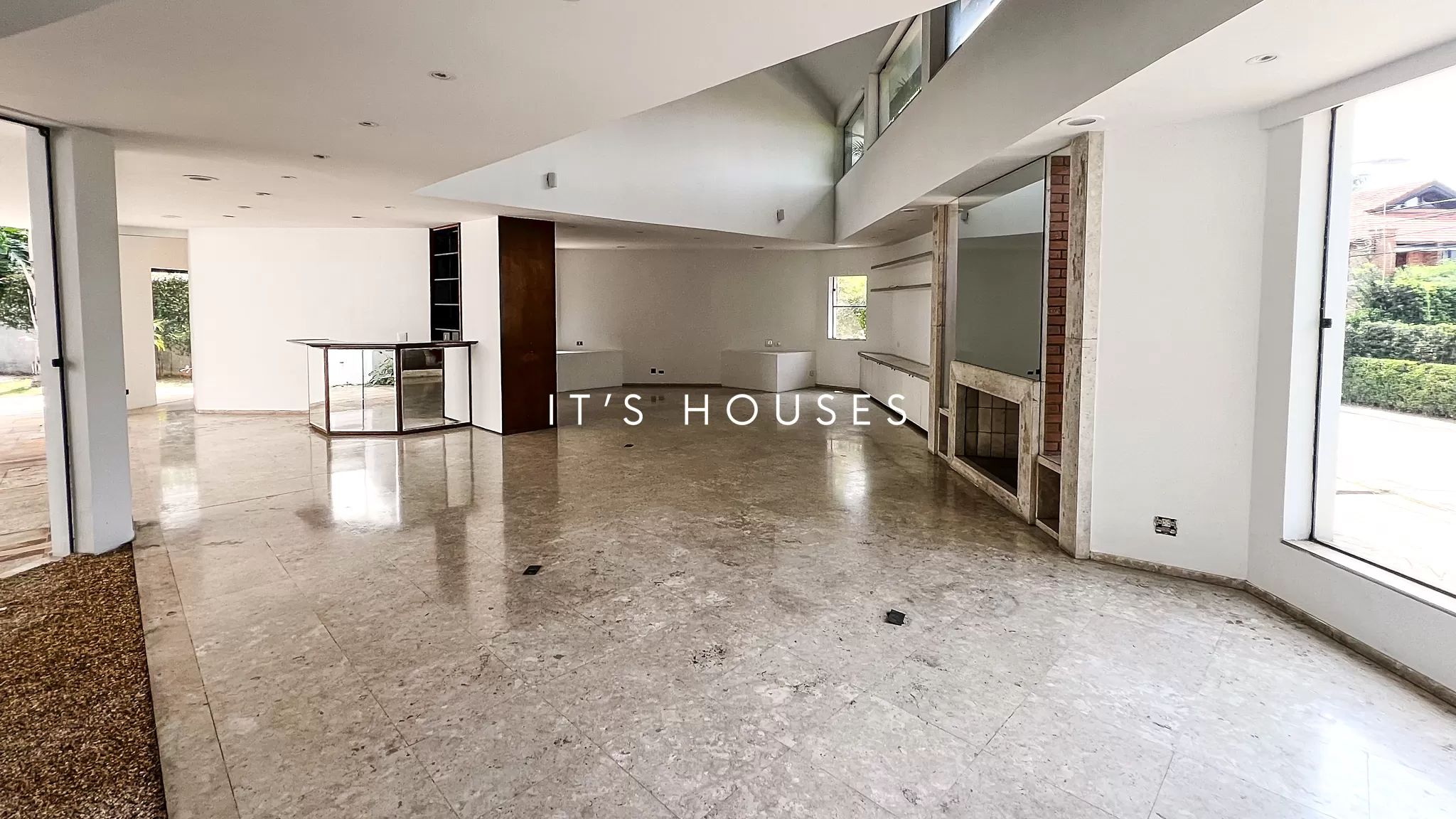 Sala de estar casa à venda em Alphaville Residencial 2, Alphaville, Barueri — 4 suítes, 760 m² — imagem 2 de 26