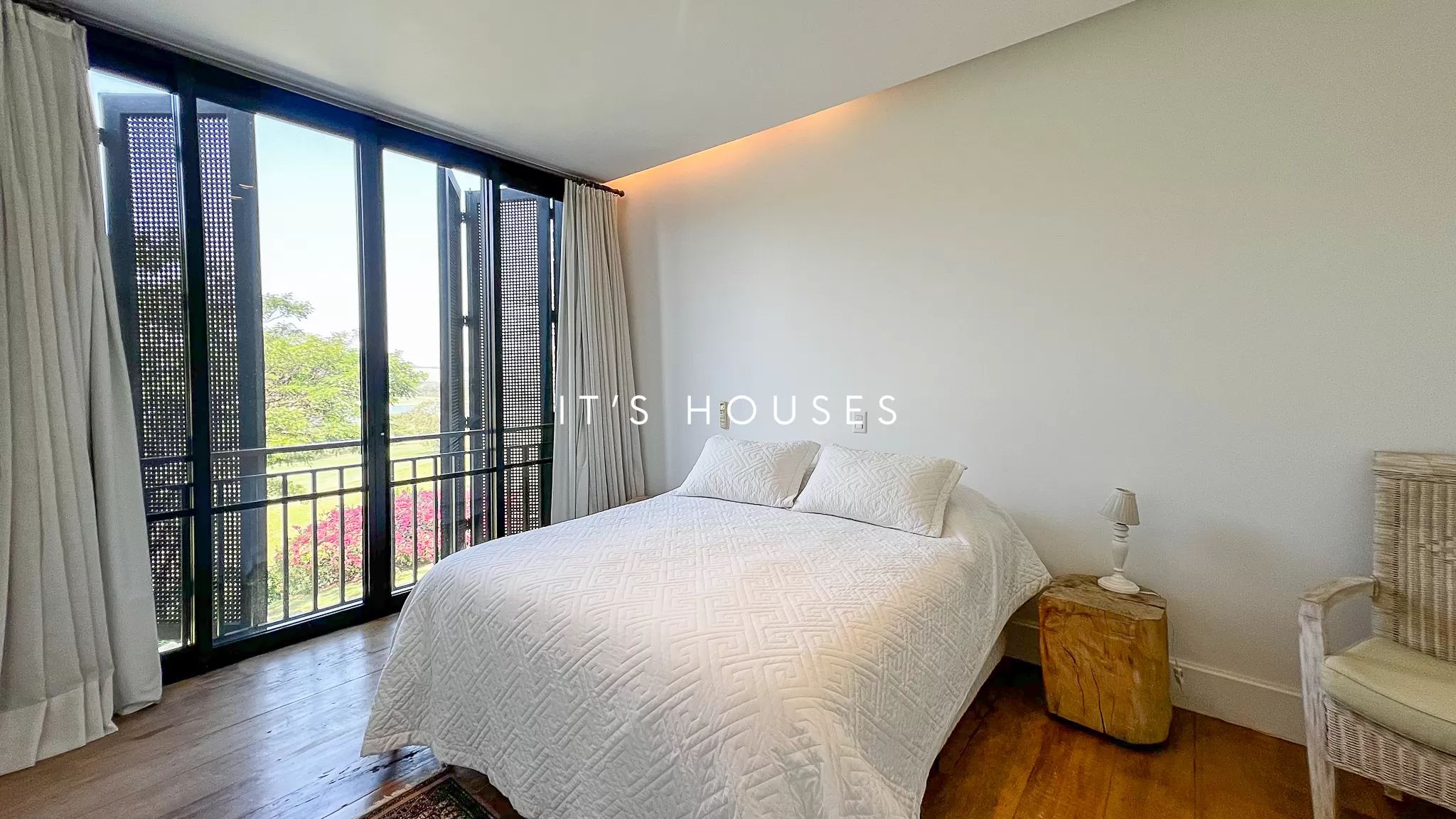 Suíte principal casa à venda ou para alugar em Fazenda Boa Vista Porto Feliz, Fazenda Boa Vista, Porto Feliz — 4 suítes, 2000 m² — imagem 4 de 21