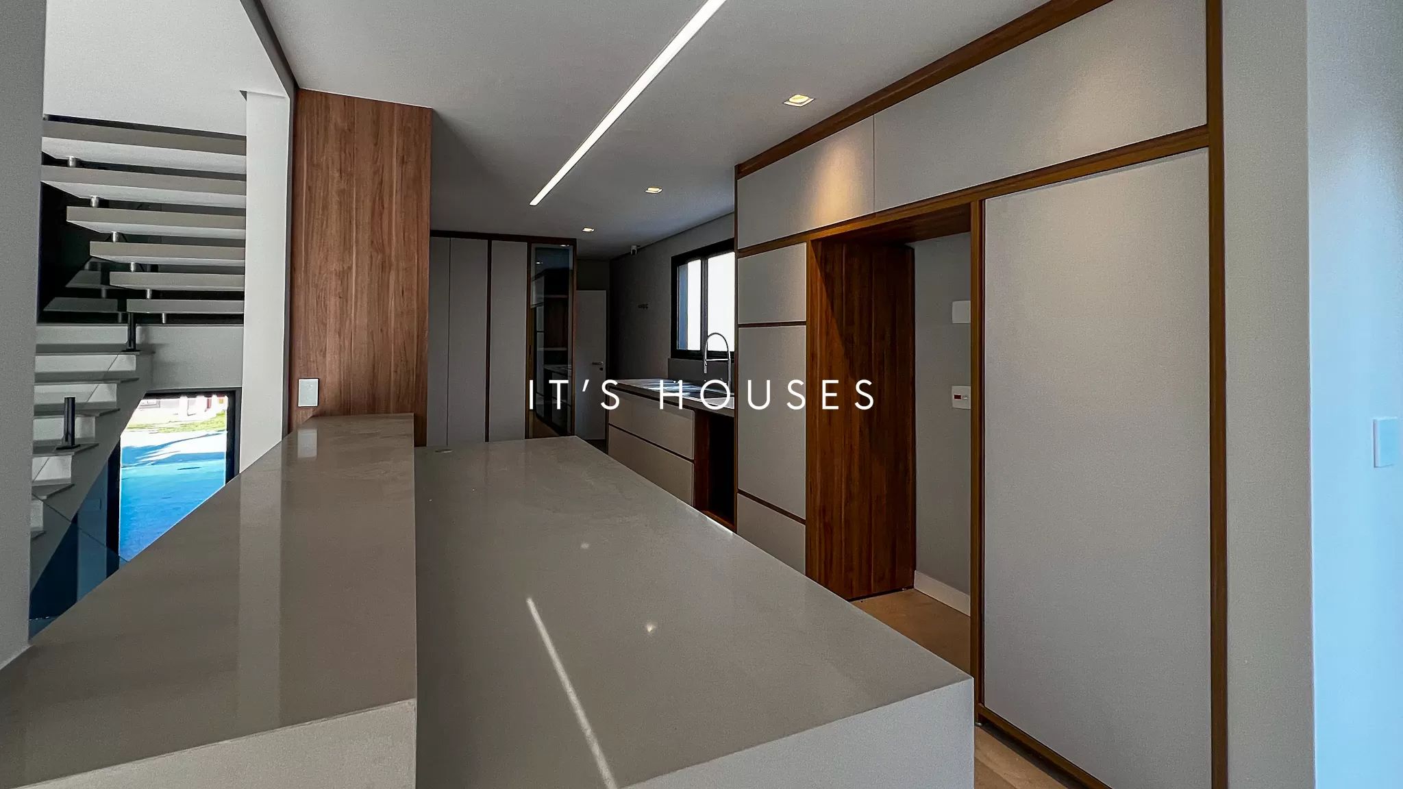 Área de convivência casa à venda em Alphaville Residencial 11, Alphaville, Santana de Parnaíba — 5 suítes, 442 m² — imagem 6 de 31