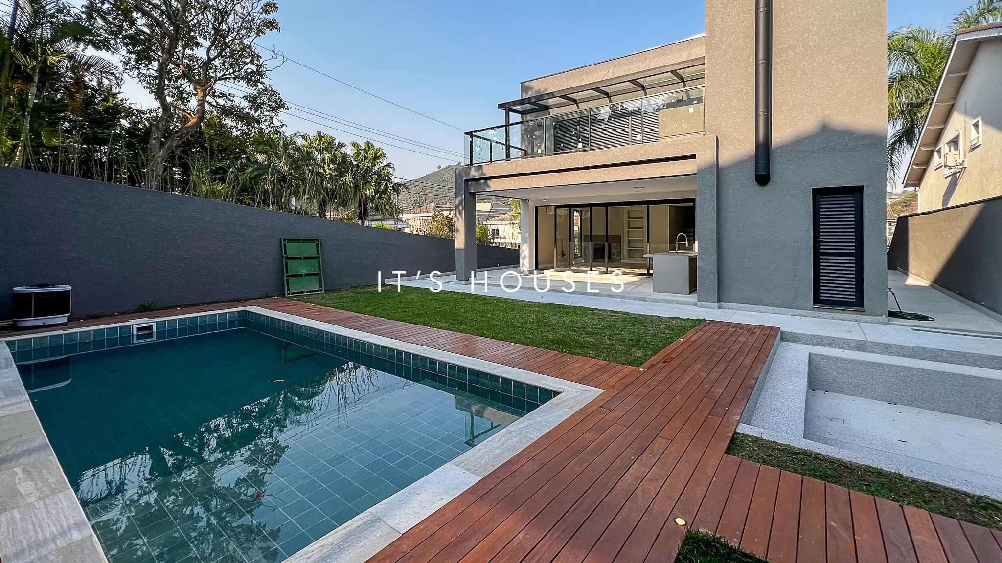 Fachada casa à venda em Alphaville Residencial 11, Alphaville, Santana de Parnaíba — 5 suítes, 442 m² — imagem 1 de 31