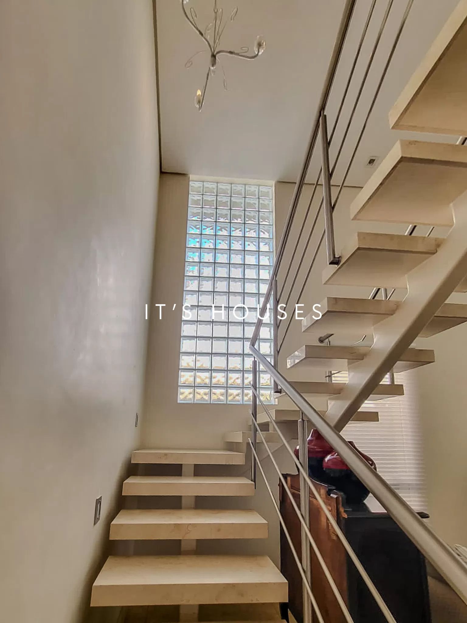 Piscina e área externa casa à venda ou para alugar em Alphaville Residencial 0, Alphaville, Barueri — 3 suítes, 900 m² — imagem 5 de 21