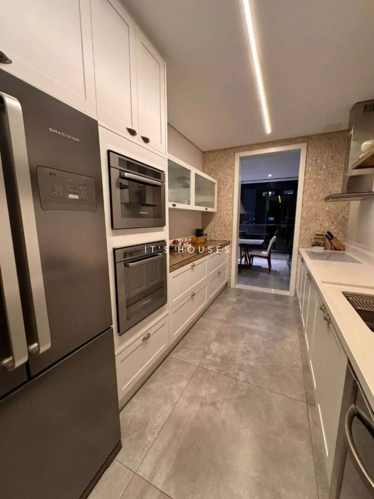 Sala de estar apartamento à venda em Canvas Alphaville, Alphaville, Barueri — 4 suítes, 282 m² — imagem 2 de 3