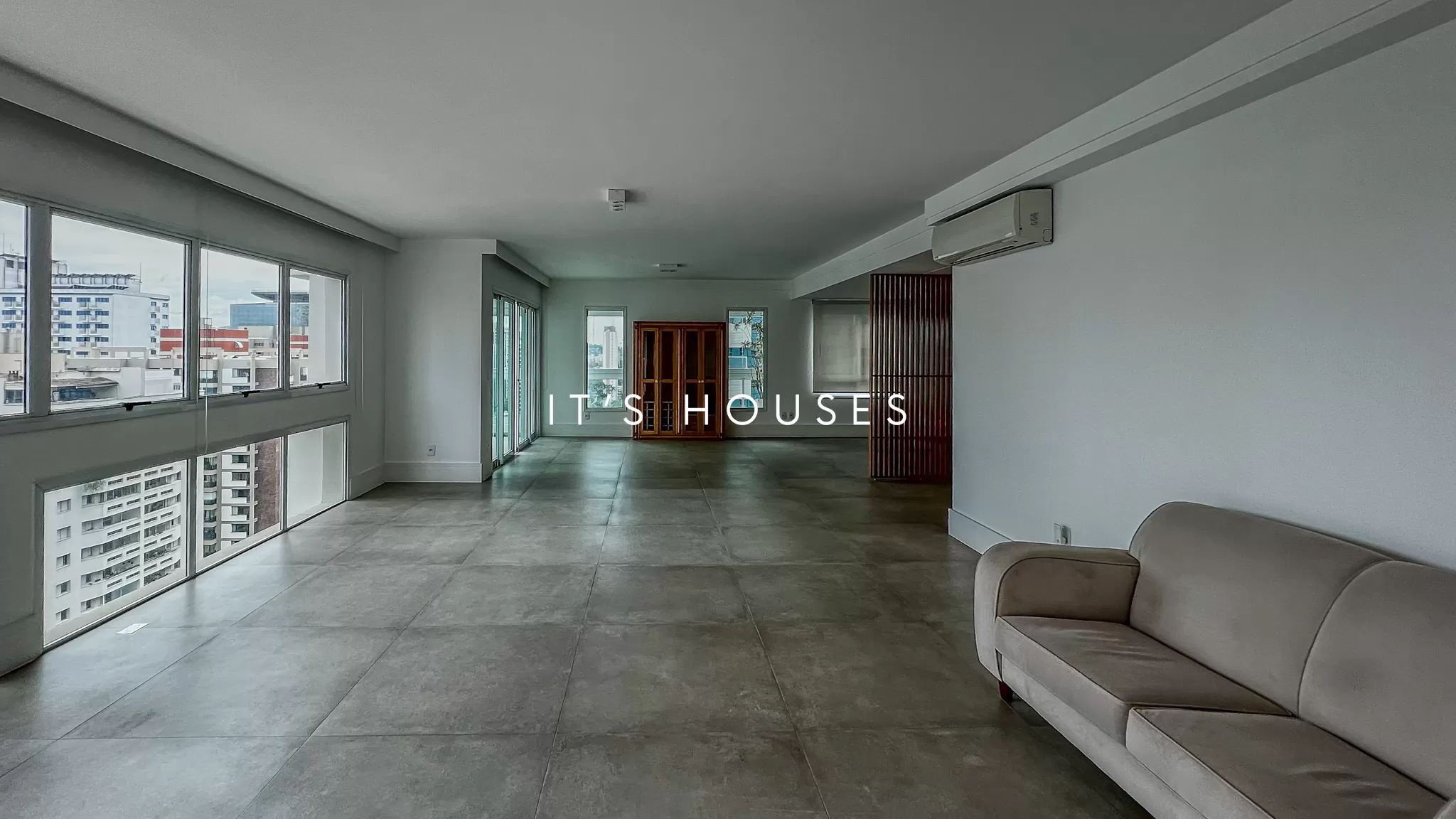 Cozinha e área gourmet apartamento à venda em Edificio Vogue, Alphaville, Barueri — 3 suítes, 253 m² — imagem 3 de 9