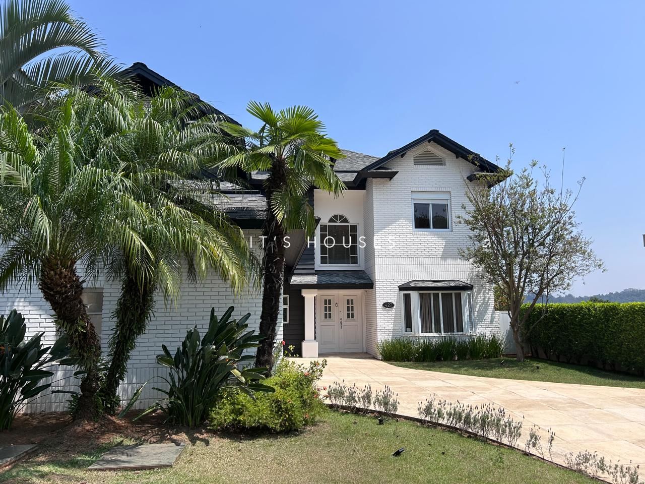 Fachada casa à venda em Residencial Tambore 10 , Alphaville, Santana de Parnaíba — 5 suítes, 525 m² — imagem 1 de 17