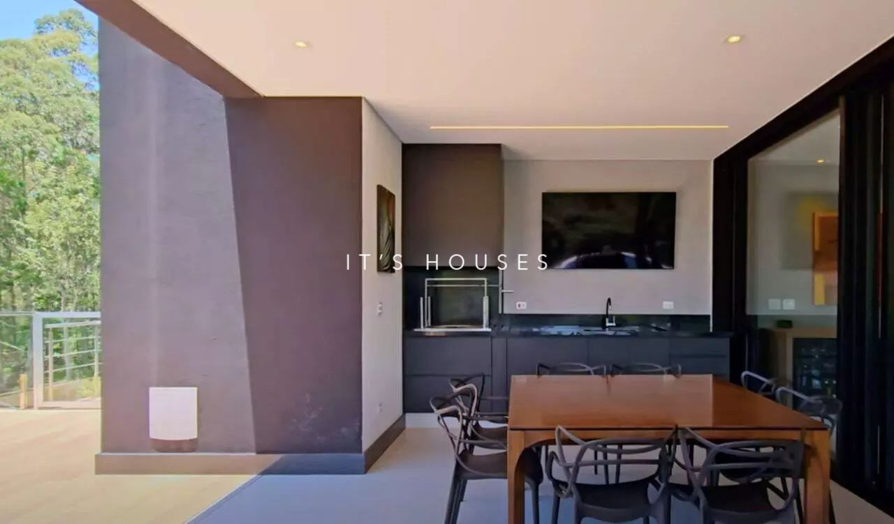 Sala de estar casa à venda em Tambore 11, Alphaville, Santana de Parnaíba — 5 suítes, 400 m² — imagem 2 de 15