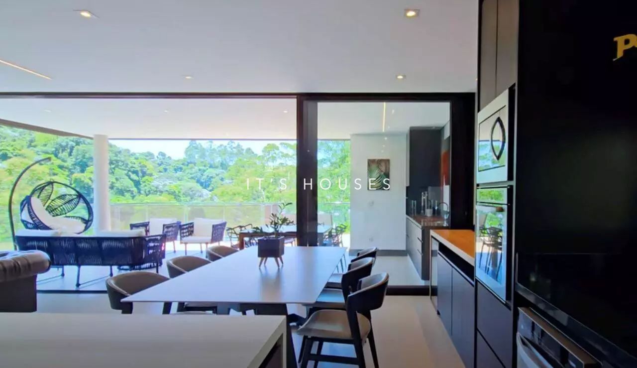 Área de convivência casa à venda em Tambore 11, Alphaville, Santana de Parnaíba — 5 suítes, 400 m² — imagem 6 de 15