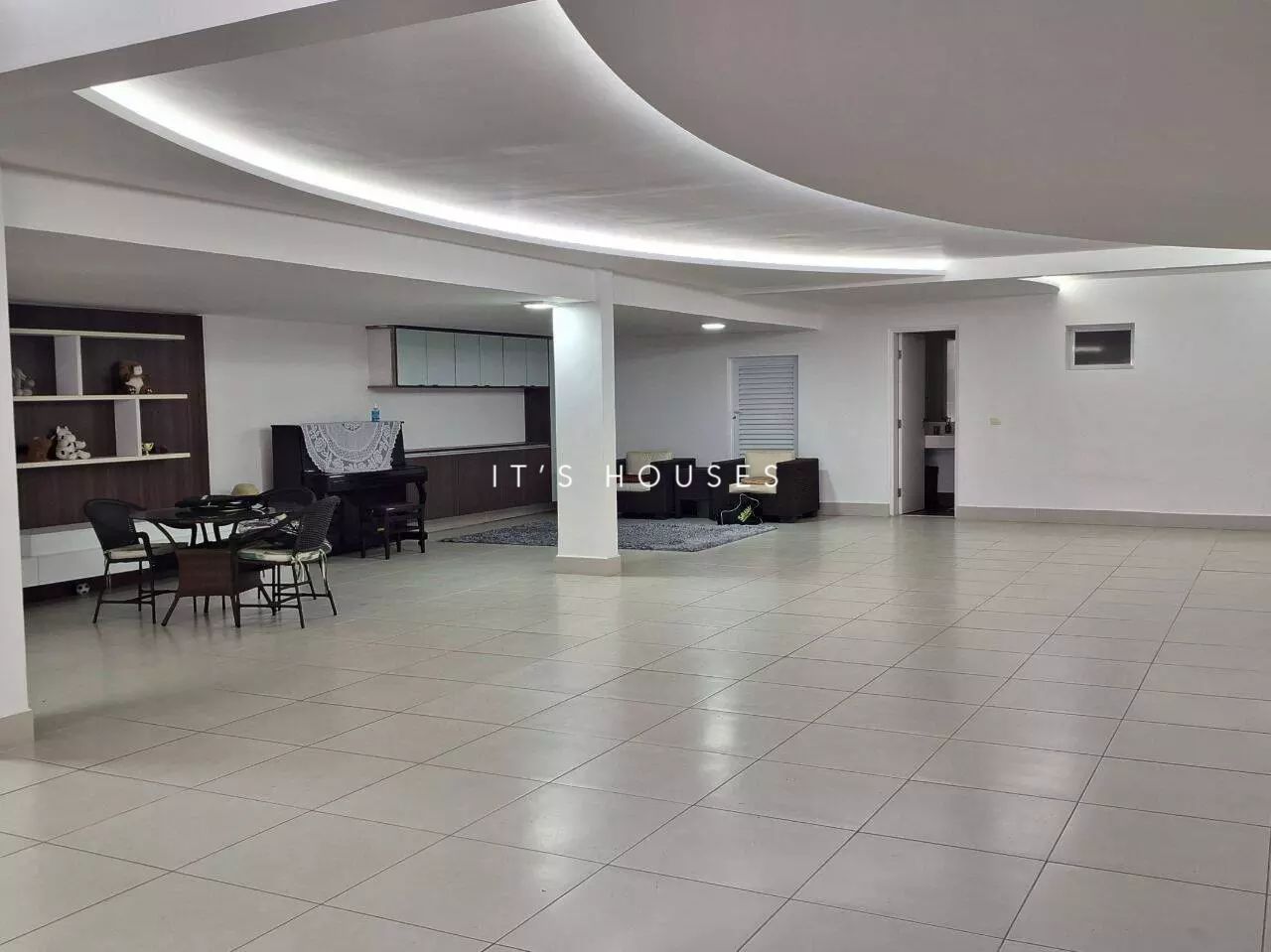 Cozinha e área gourmet casa à venda em Tambore 11, Alphaville, Santana de Parnaíba — 5 suítes, 751 m² — imagem 3 de 18