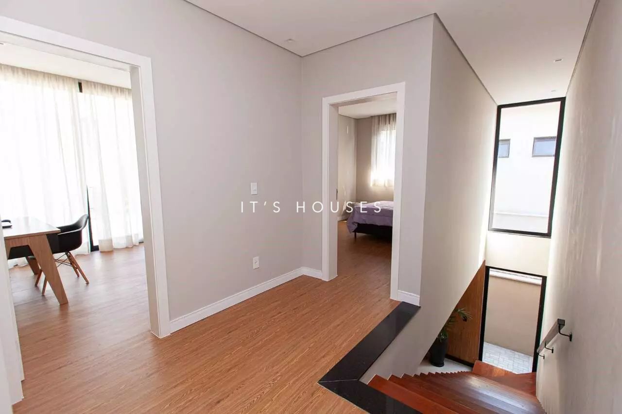 Sala de estar casa à venda em Alphaville, Santana de Parnaíba — 4 suítes, 400 m² — imagem 2 de 12