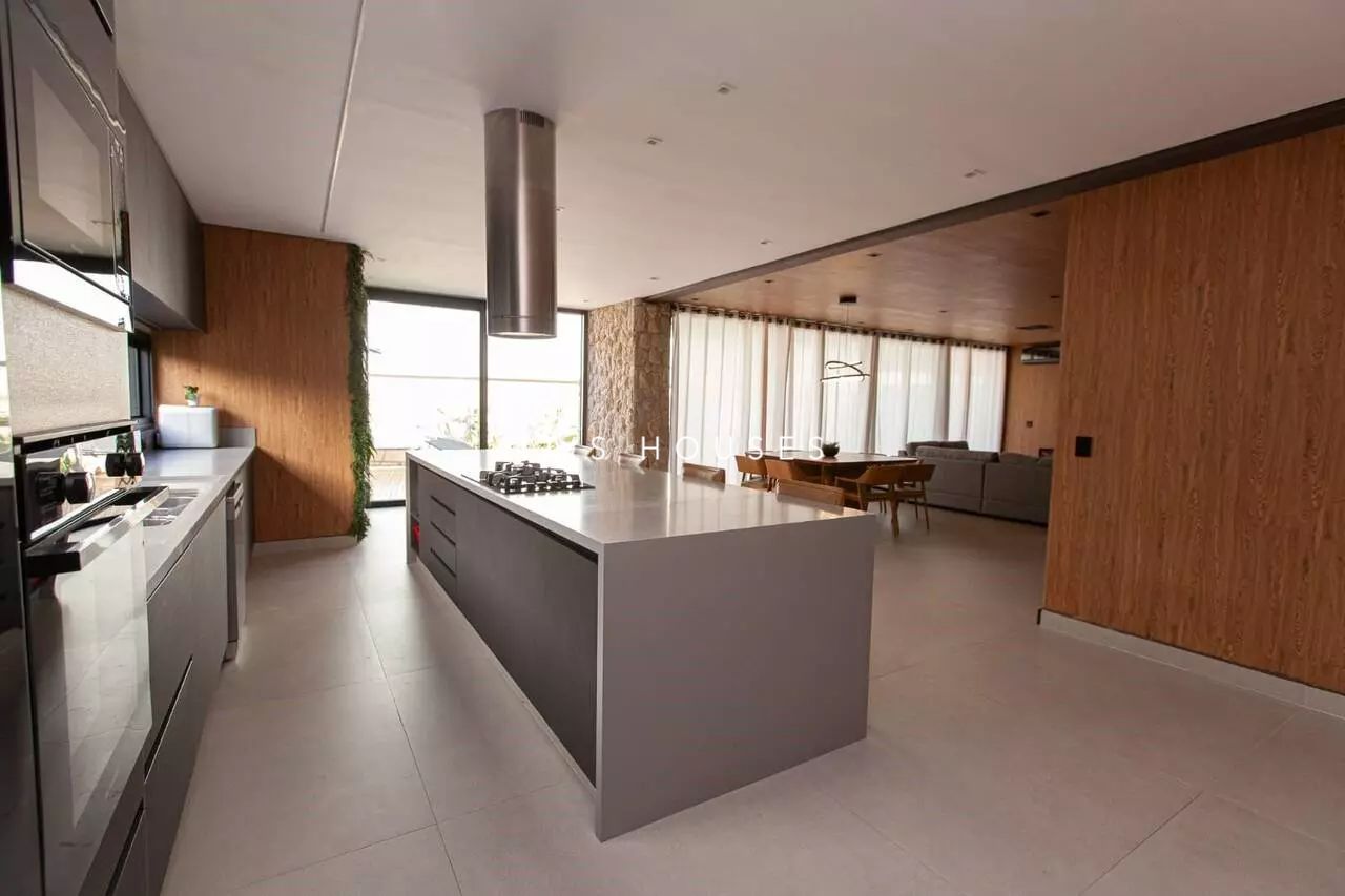 Cozinha e área gourmet casa à venda em Alphaville, Santana de Parnaíba — 4 suítes, 400 m² — imagem 3 de 12