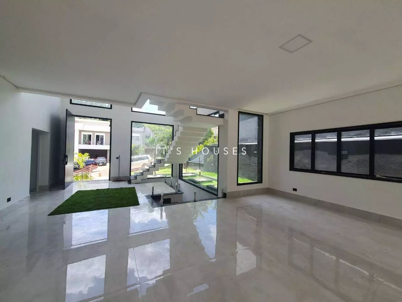 Piscina e área externa casa à venda em Tambore 11, Alphaville, Santana de Parnaíba — 4 suítes, 480 m² — imagem 5 de 16