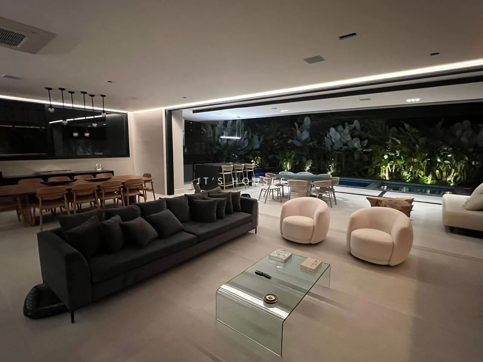 Cozinha e área gourmet casa à venda em Alphaville Residencial 1, Alphaville, Barueri — 4 suítes, 758 m² — imagem 3 de 14
