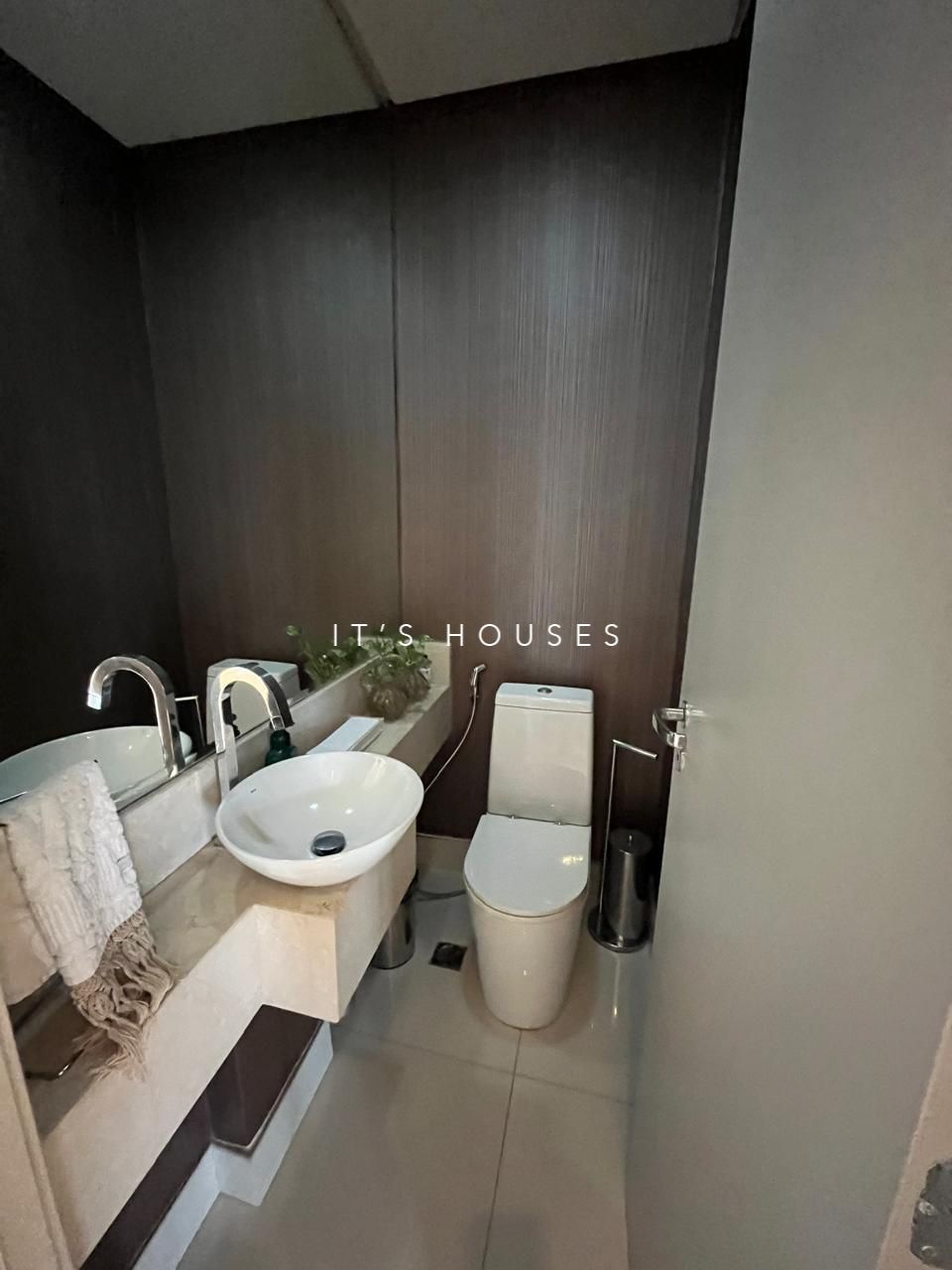 Suíte principal apartamento à venda ou para alugar em Essencia Alphaville, Alphaville, Barueri — 3 suítes, 330 m² — imagem 4 de 30
