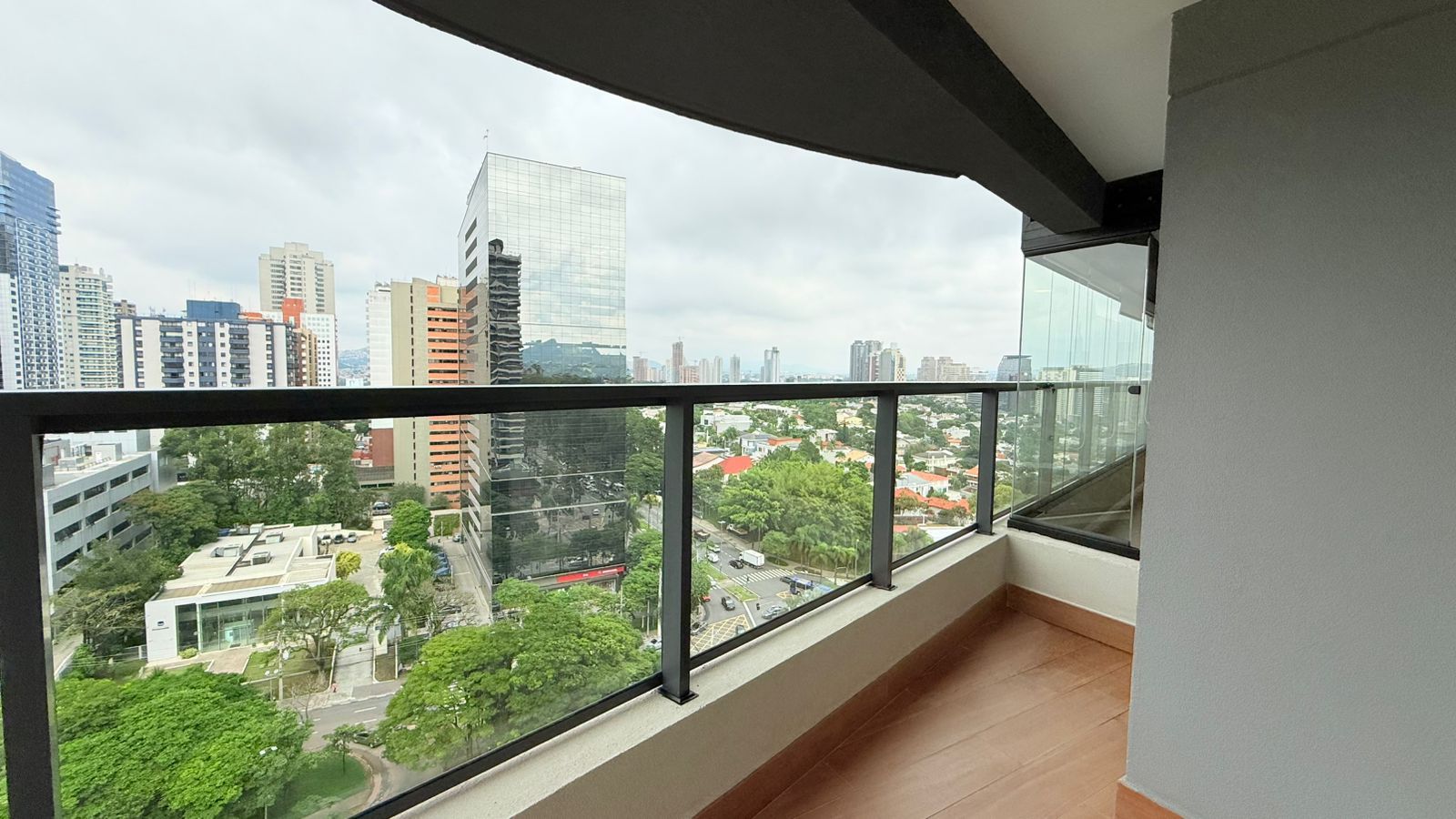 Fachada apartamento para alugar em Oka Mamore, Alphaville, Barueri — 2 dormitórios, 124 m² — imagem 1 de 18