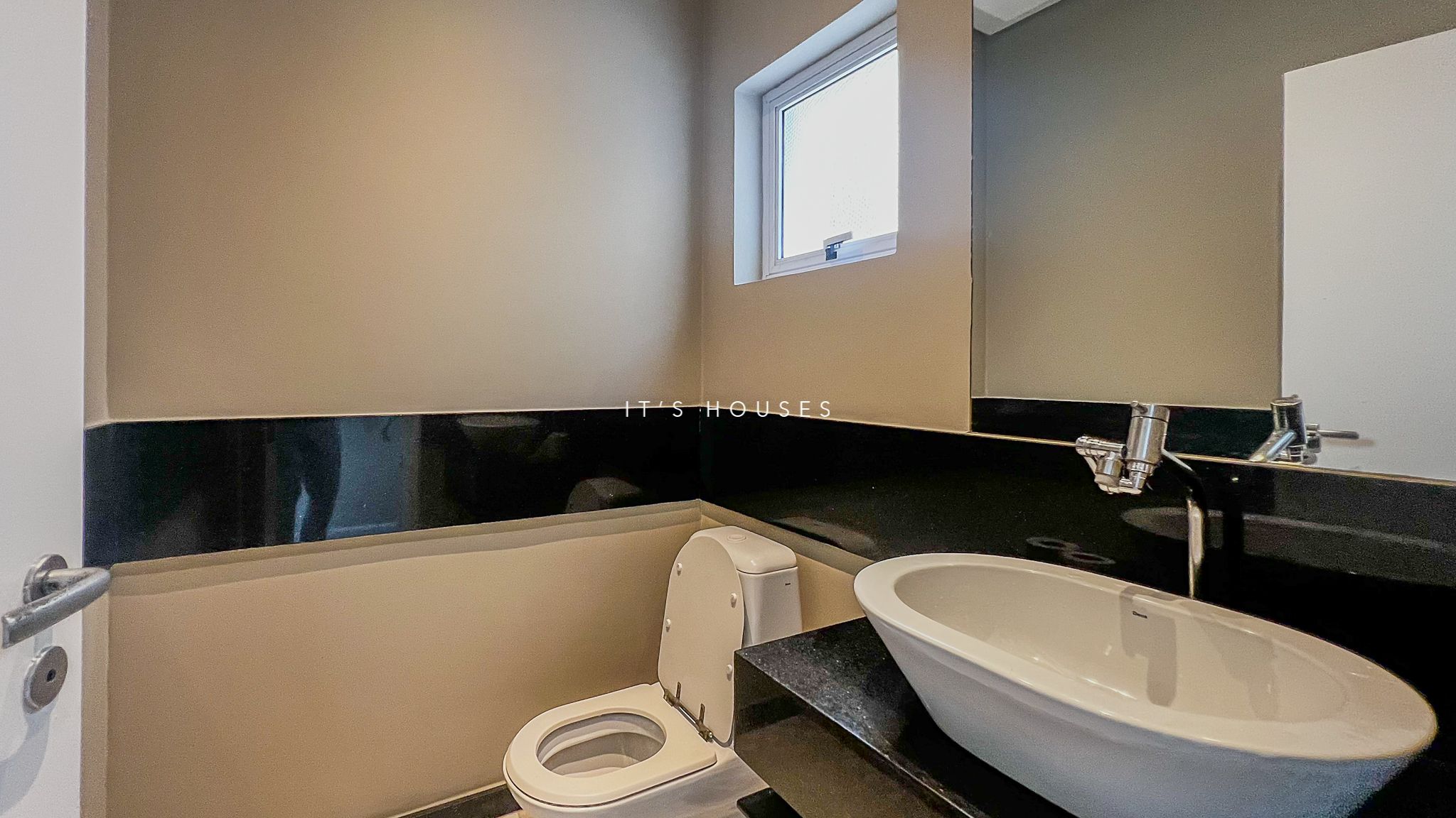 Cozinha e área gourmet casa para alugar em Alphaville Residencial 6, Alphaville, Santana de Parnaíba — 4 suítes, 298 m² — imagem 3 de 23