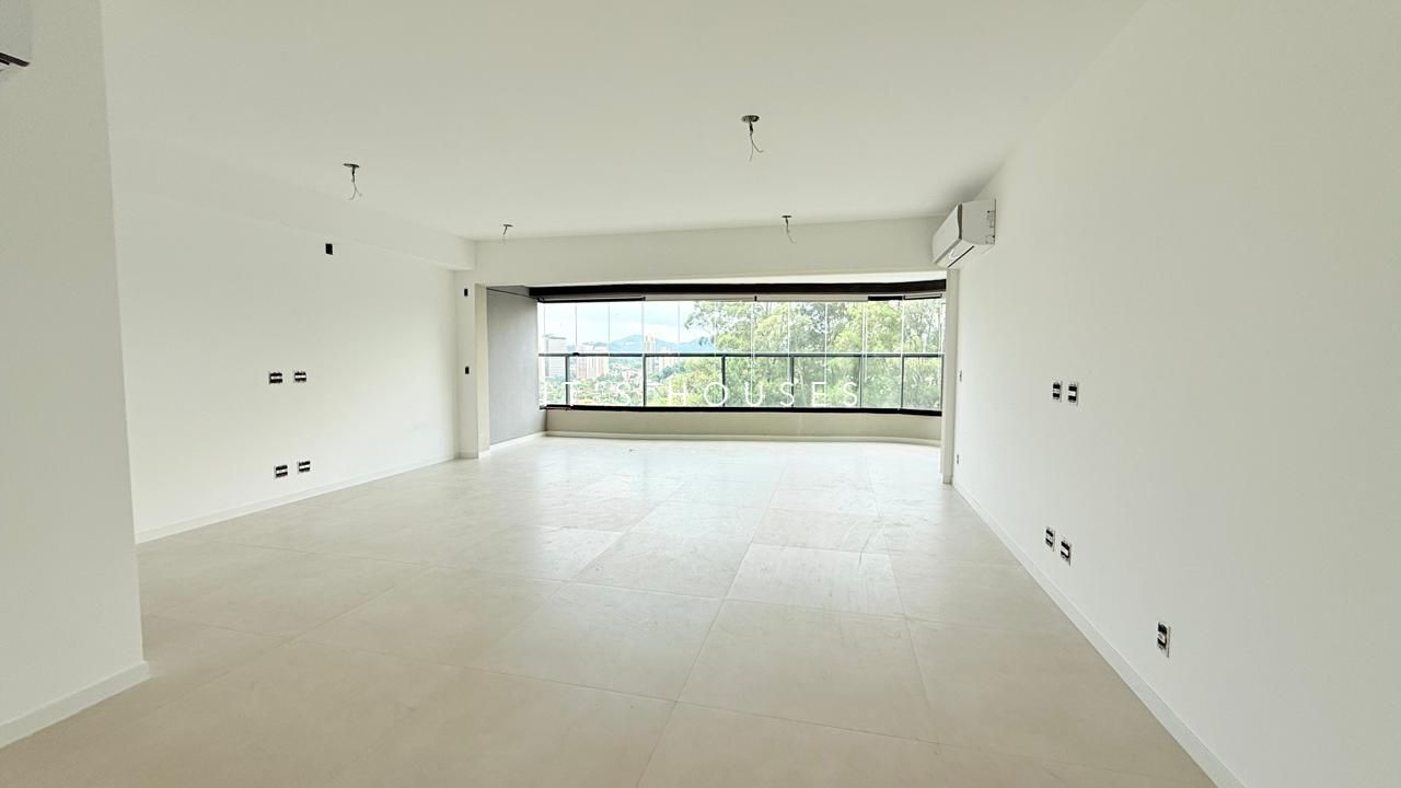 Sala de estar apartamento para alugar em Oka Mamore, Alphaville, Barueri — 2 suítes, 124 m² — imagem 2 de 5