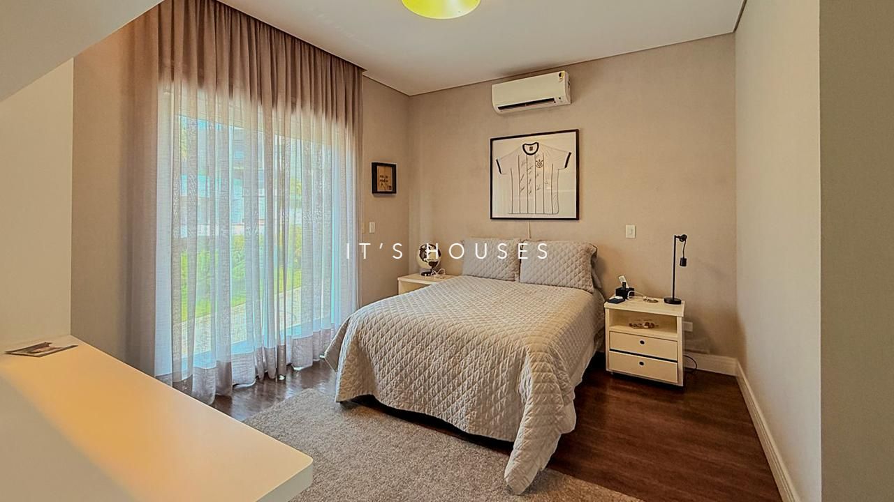 Suíte principal casa à venda ou para alugar em Villa Solaia , Alphaville, Barueri — 4 suítes, 504 m² — imagem 4 de 19