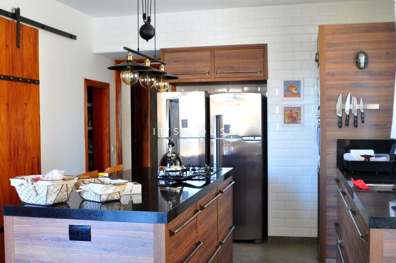 Sala de estar casa à venda ou para alugar em Residencial Tambore 10 , Alphaville, Santana de Parnaíba — 3 suítes, 525 m² — imagem 2 de 27
