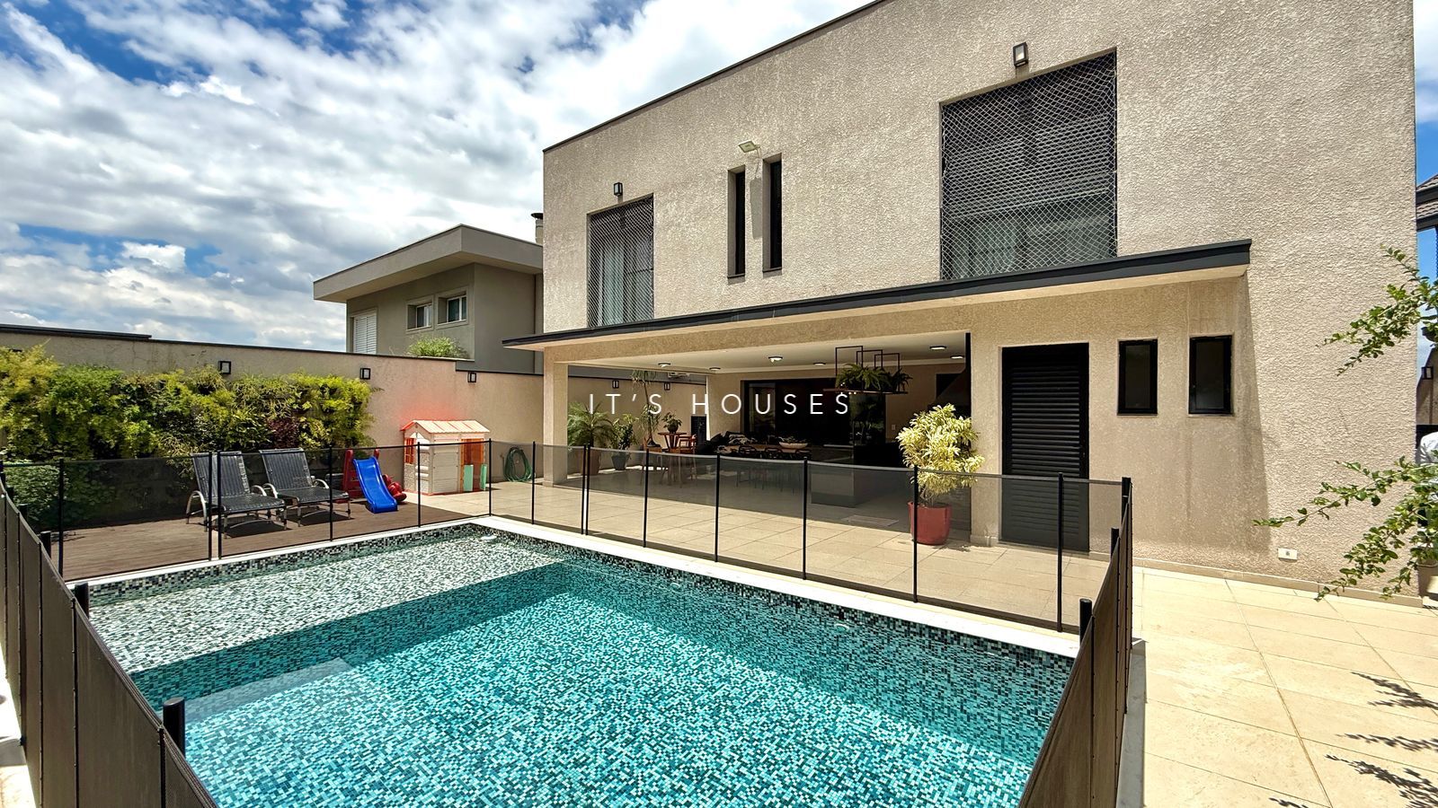 Fachada casa à venda em Residencial Tambore 10 , Alphaville, Santana de Parnaíba — 4 suítes, 534 m² — imagem 1 de 29