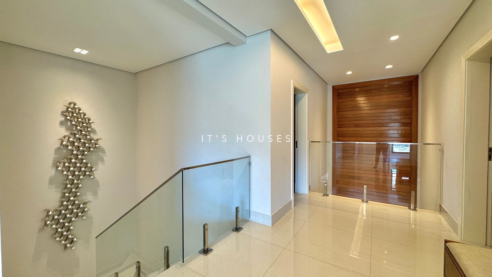 Sala de estar casa à venda em Tambore 11, Alphaville, Santana de Parnaíba — 4 suítes, 560 m² — imagem 2 de 30