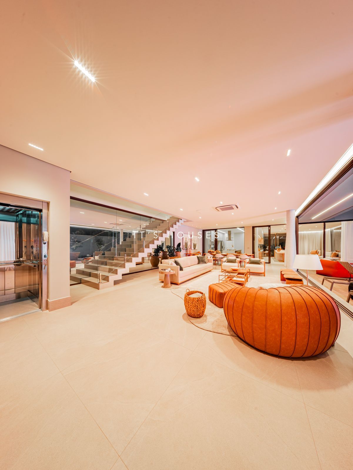 Piscina e área externa casa à venda em Villa Solaia , Alphaville, Barueri — 4 suítes, 568 m² — imagem 5 de 22
