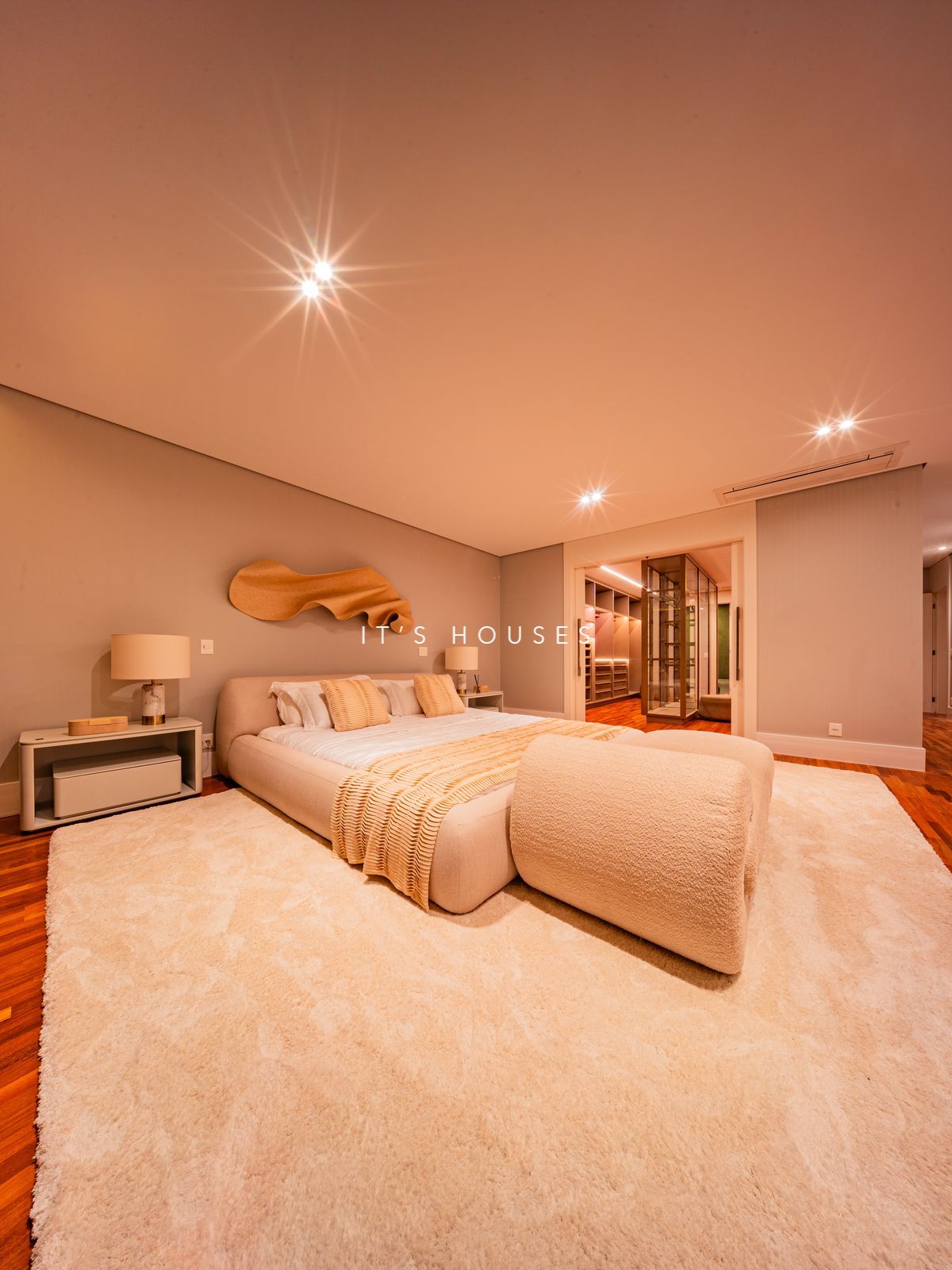 Sala de estar casa à venda em Tambore 2, Alphaville, Santana de Parnaíba — 5 suítes, 1100 m² — imagem 2 de 19