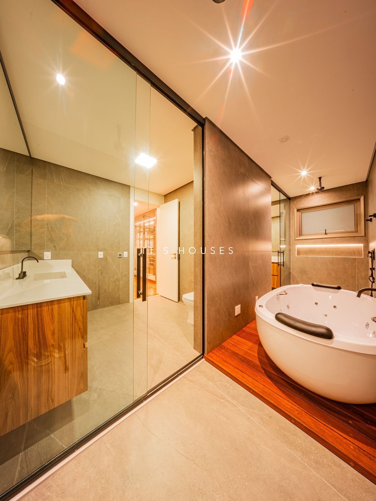 Cozinha e área gourmet casa à venda em Tambore 2, Alphaville, Santana de Parnaíba — 5 suítes, 1100 m² — imagem 3 de 19