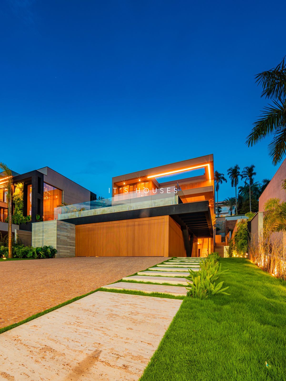 Suíte principal casa à venda em Tambore 2, Alphaville, Santana de Parnaíba — 5 suítes, 1100 m² — imagem 4 de 19