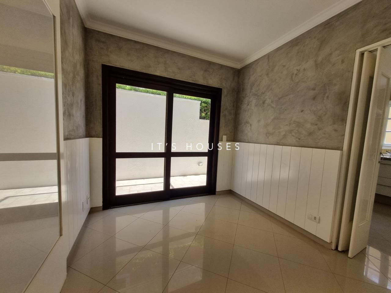 Piscina e área externa casa para alugar em Tambore 4, Alphaville, Santana de Parnaíba — 4 suítes, 380 m² — imagem 5 de 17