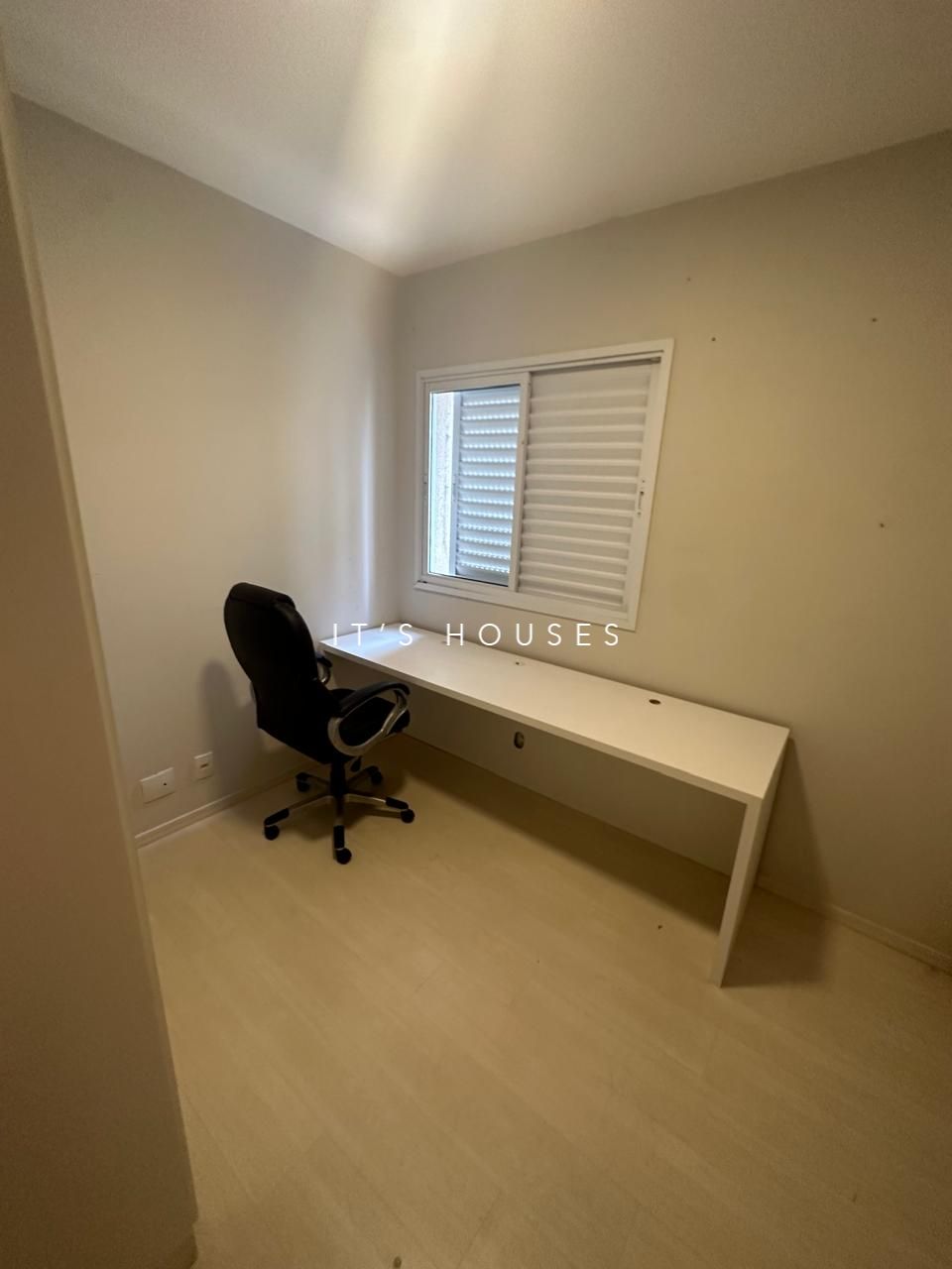 Sala de estar apartamento à venda em Alpha Park Alphaville, Alphaville, Barueri — 1 suíte, 74 m² — imagem 2 de 8