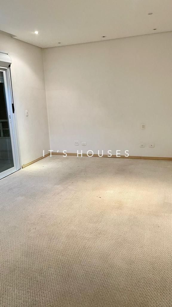 Sala de estar casa para alugar em 18 do Forte, Alphaville, Santana de Parnaíba — 4 suítes, 500 m² — imagem 2 de 29