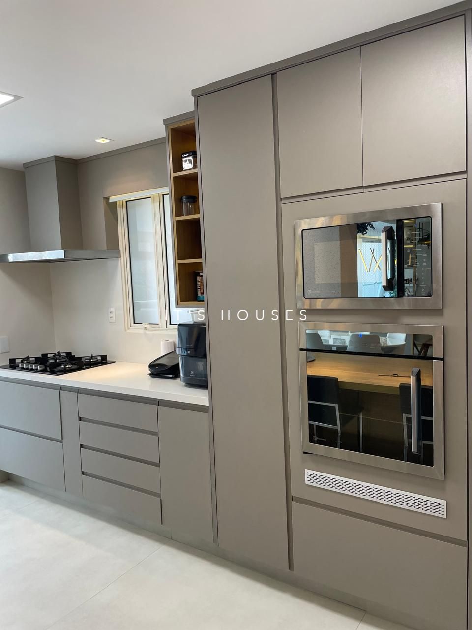 Suíte principal apartamento à venda em Boulevard Tambore, Alphaville, Santana de Parnaíba — 3 suítes, 224 m² — imagem 4 de 28