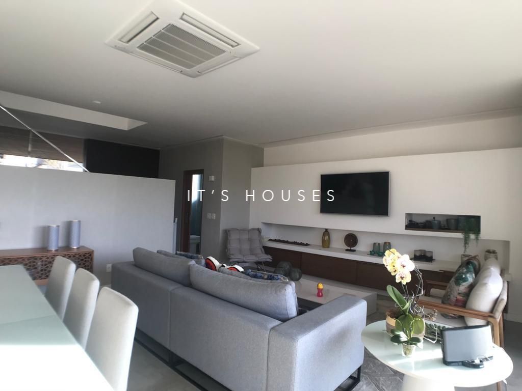 Sala de estar casa à venda em Genesis 1, Alphaville, Santana de Parnaíba — 4 suítes, 427 m² — imagem 2 de 17