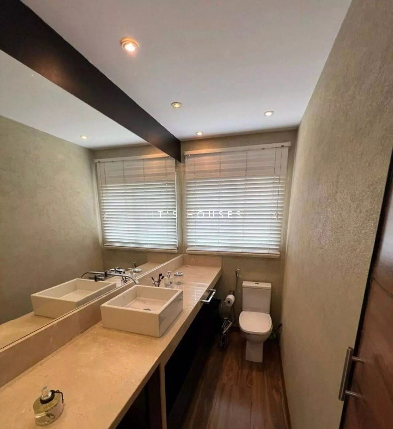 Piscina e área externa casa à venda em Tamboré 7, Alphaville, Santana de Parnaíba — 3 suítes, 236 m² — imagem 5 de 10