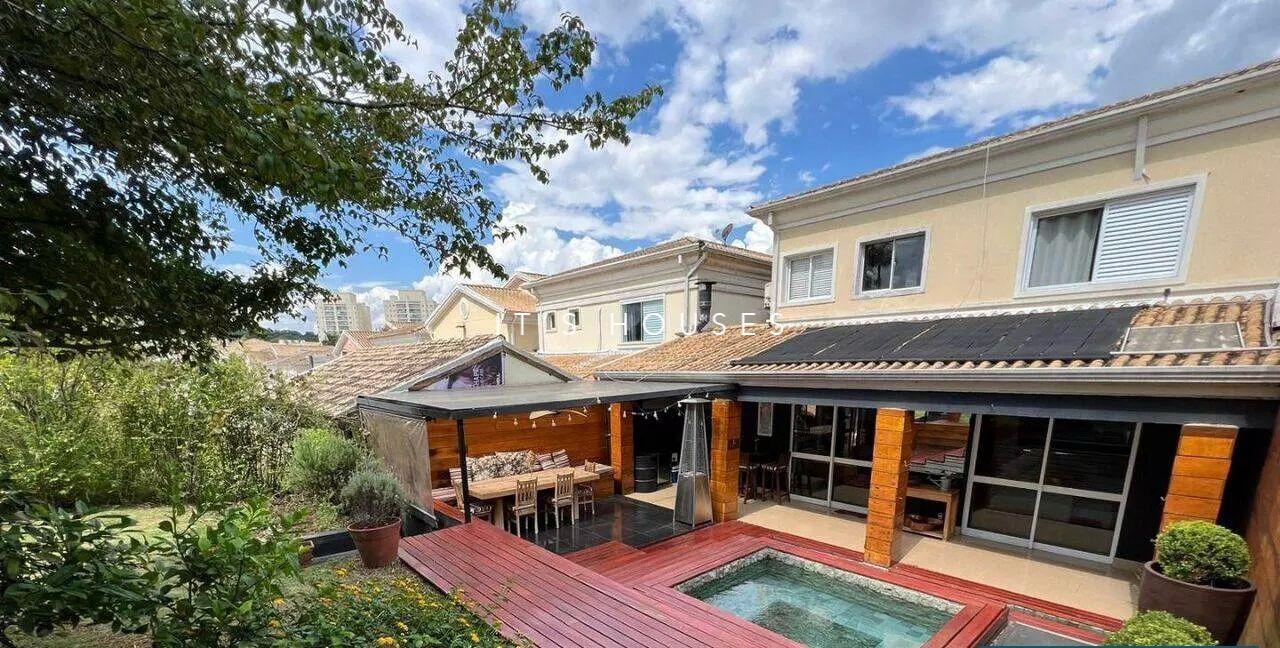 Fachada casa à venda em Tamboré 7, Alphaville, Santana de Parnaíba — 3 suítes, 236 m² — imagem 1 de 10