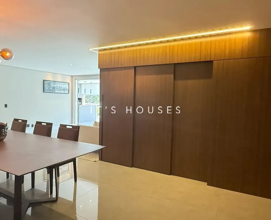 Sala de estar apartamento à venda em Boulevard Tambore, Alphaville, Santana de Parnaíba — 3 suítes, 238 m² — imagem 2 de 33