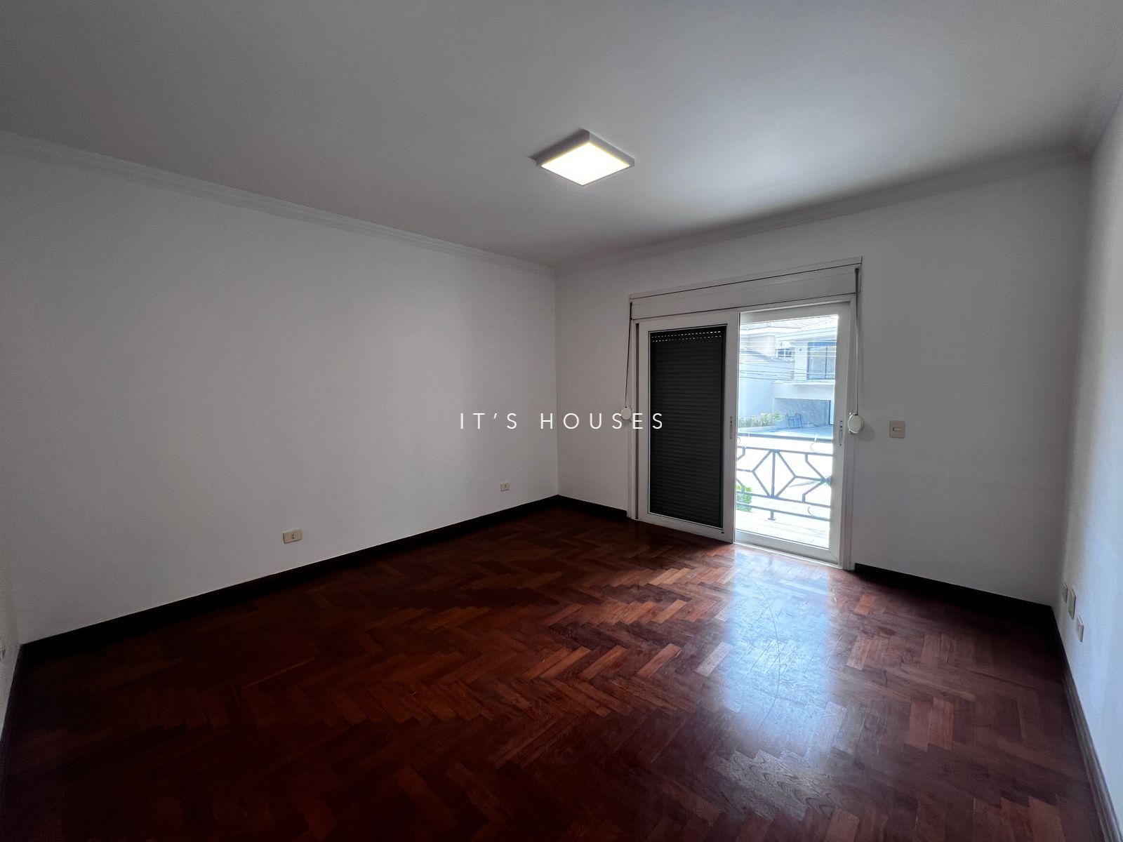 Sala de estar casa à venda ou para alugar em 18 do Forte, Alphaville, Santana de Parnaíba — 4 suítes, 510 m² — imagem 2 de 30