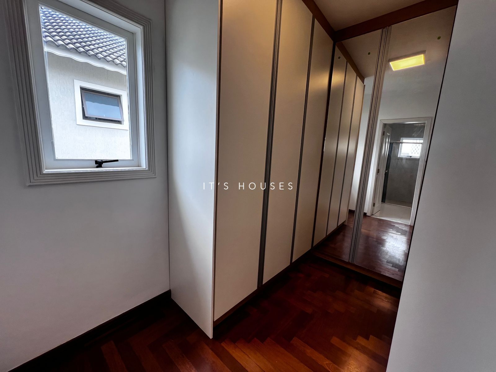Suíte principal casa à venda ou para alugar em 18 do Forte, Alphaville, Santana de Parnaíba — 4 suítes, 510 m² — imagem 4 de 30