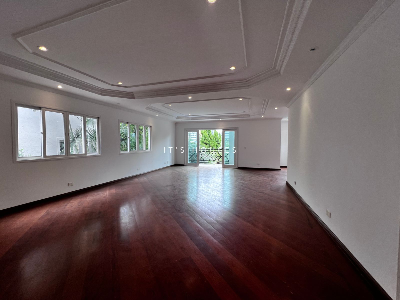Piscina e área externa casa à venda ou para alugar em 18 do Forte, Alphaville, Santana de Parnaíba — 4 suítes, 510 m² — imagem 5 de 30
