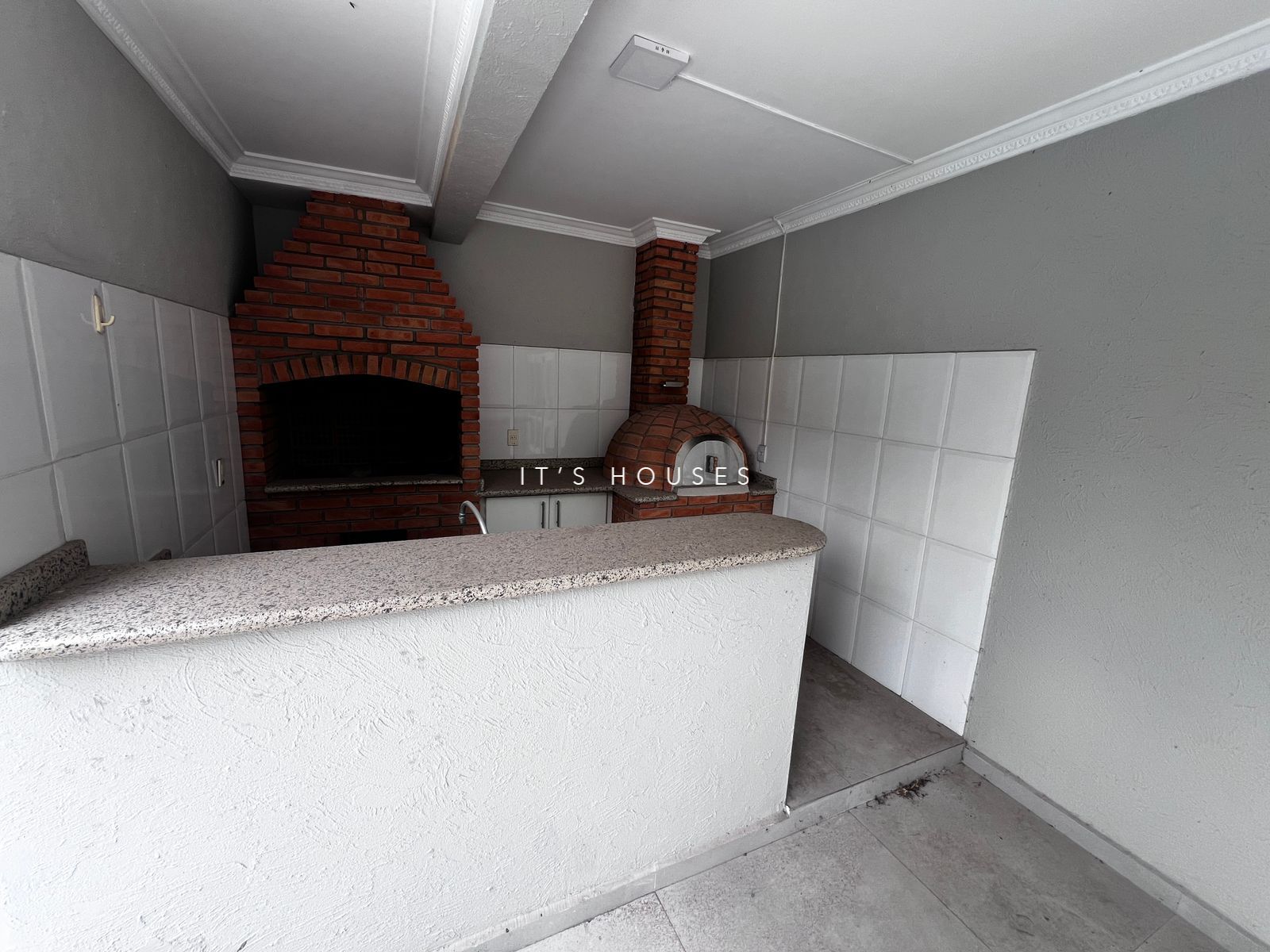 Área de convivência casa à venda ou para alugar em 18 do Forte, Alphaville, Santana de Parnaíba — 4 suítes, 510 m² — imagem 6 de 30