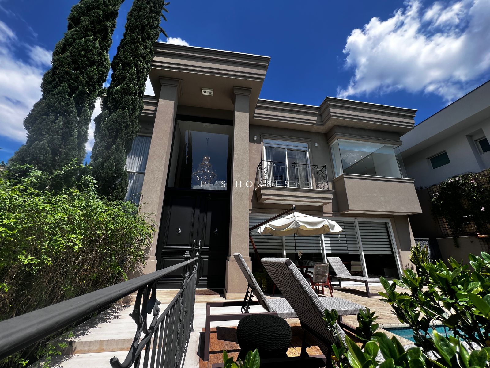Fachada casa à venda em Villa Solaia , Alphaville, Barueri — 4 suítes, 608 m² — imagem 1 de 44