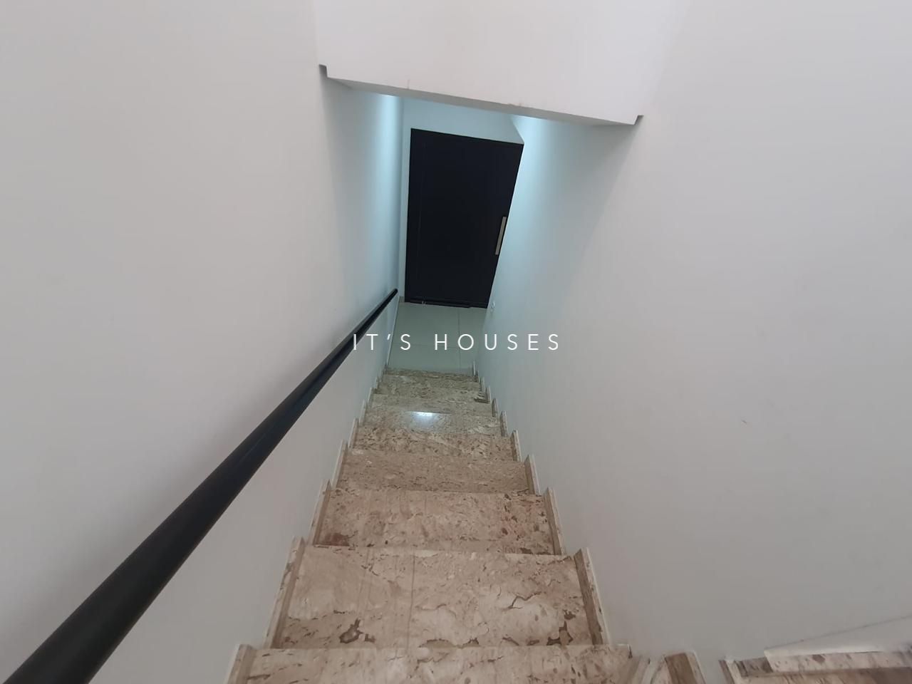 Suíte principal casa à venda em New Ville, Alphaville, Santana de Parnaíba — 2 suítes, 270 m² — imagem 4 de 34