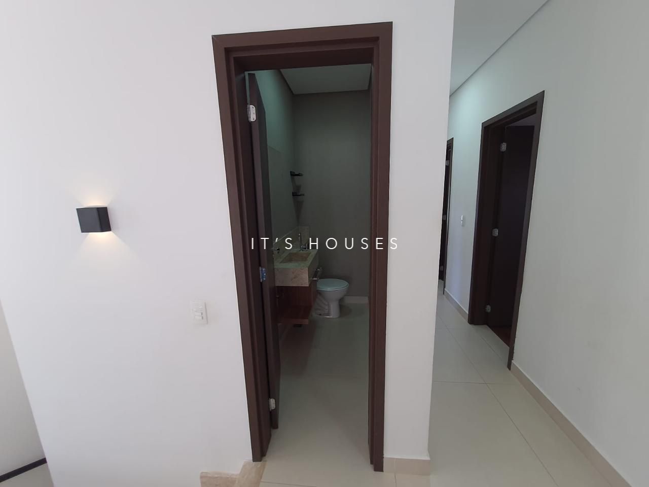Piscina e área externa casa à venda em New Ville, Alphaville, Santana de Parnaíba — 2 suítes, 270 m² — imagem 5 de 34