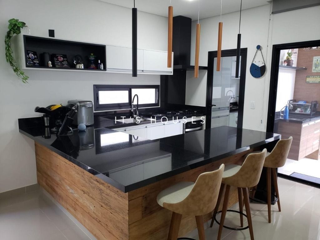 Área de convivência casa à venda em New Ville, Alphaville, Santana de Parnaíba — 1 suíte, 195 m² — imagem 6 de 15