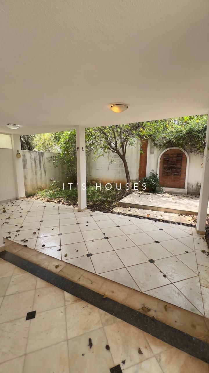 Fachada casa para alugar em Tambore 5, Alphaville, Santana de Parnaíba — 1 suíte — imagem 1 de 20