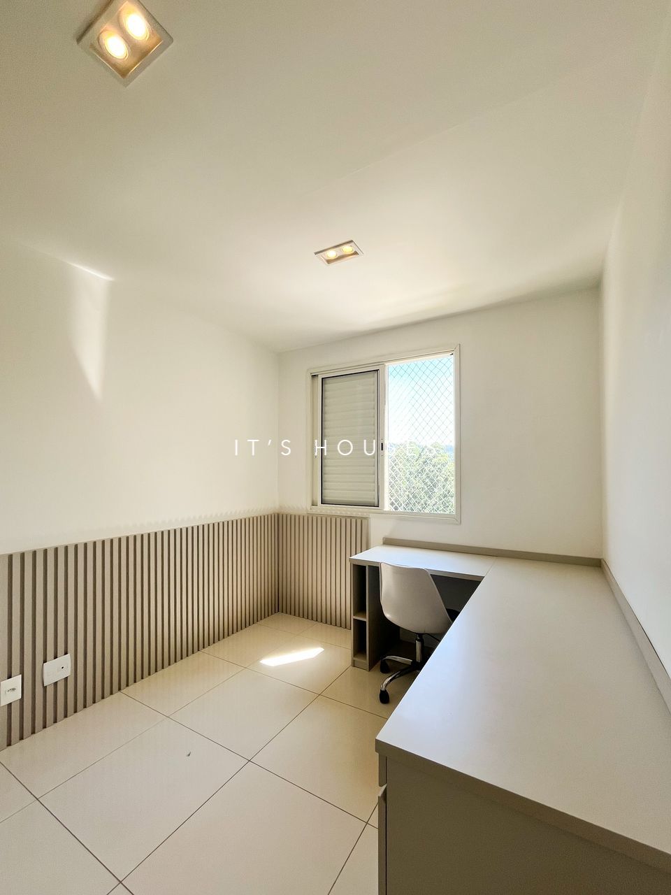 Sala de estar apartamento à venda em Green Tambore, Alphaville, Santana de Parnaíba — 1 suíte, 110 m² — imagem 2 de 14