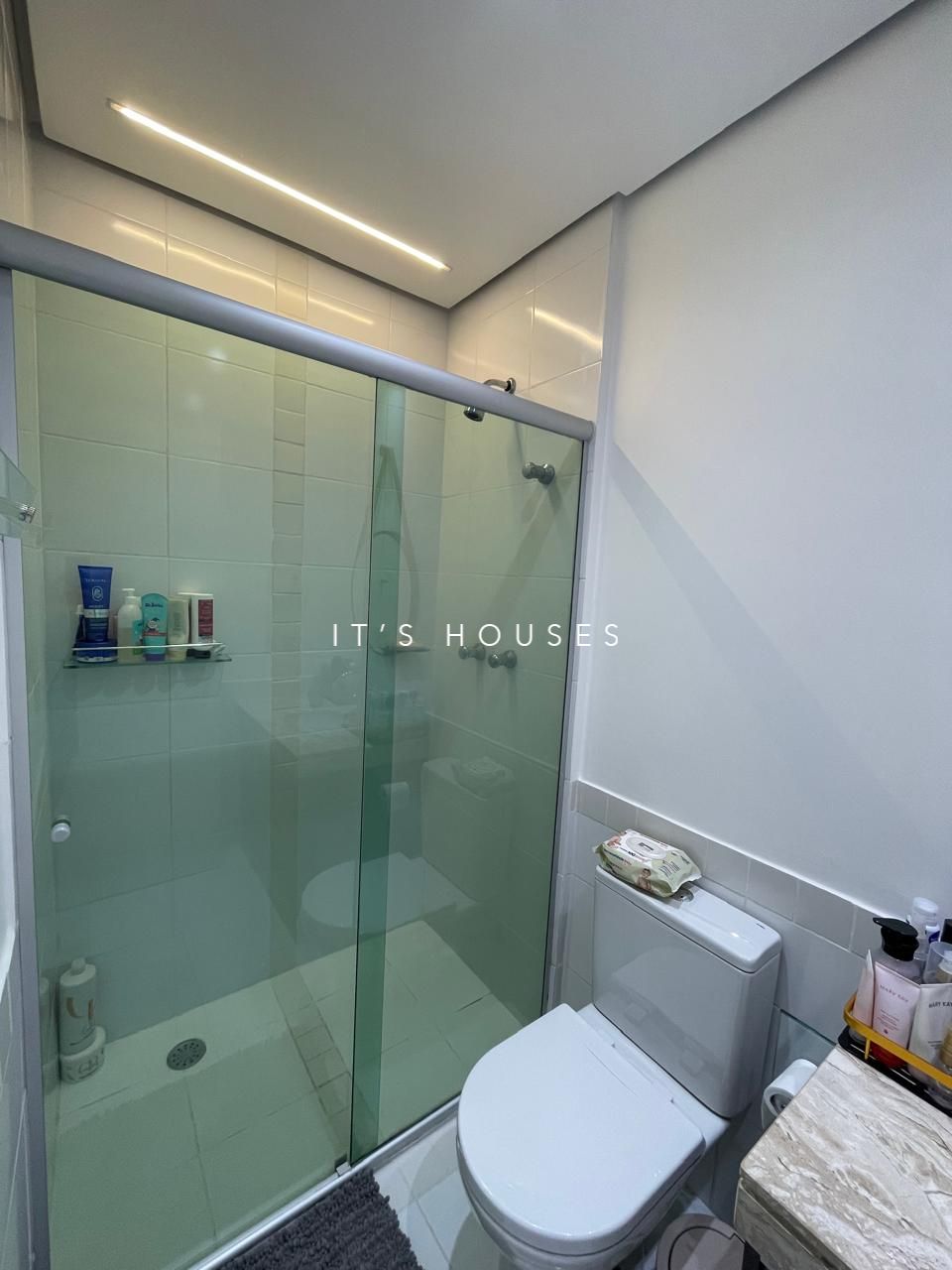 Sala de estar apartamento à venda em Green Tambore, Alphaville, Santana de Parnaíba — 1 suíte, 82 m² — imagem 2 de 14