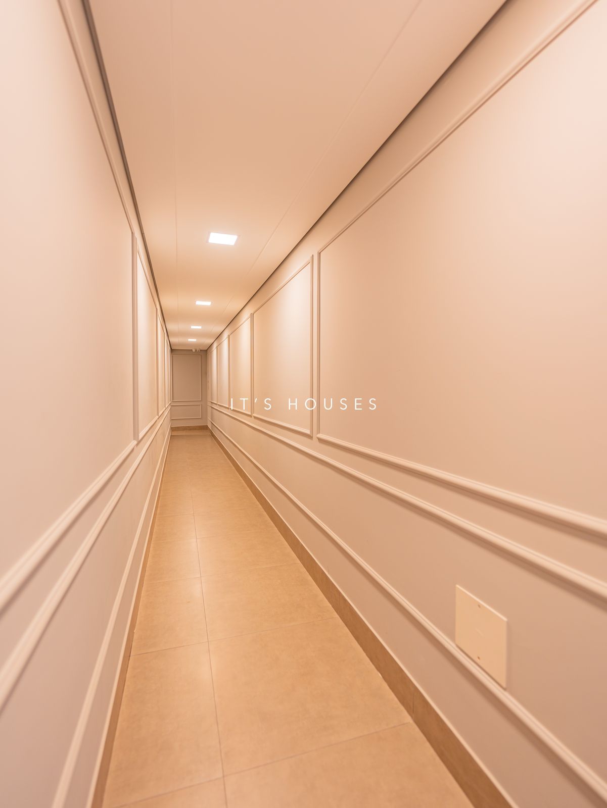 Sala de estar casa à venda em Genesis 1, Alphaville, Santana de Parnaíba — 6 suítes, 1260 m² — imagem 2 de 41