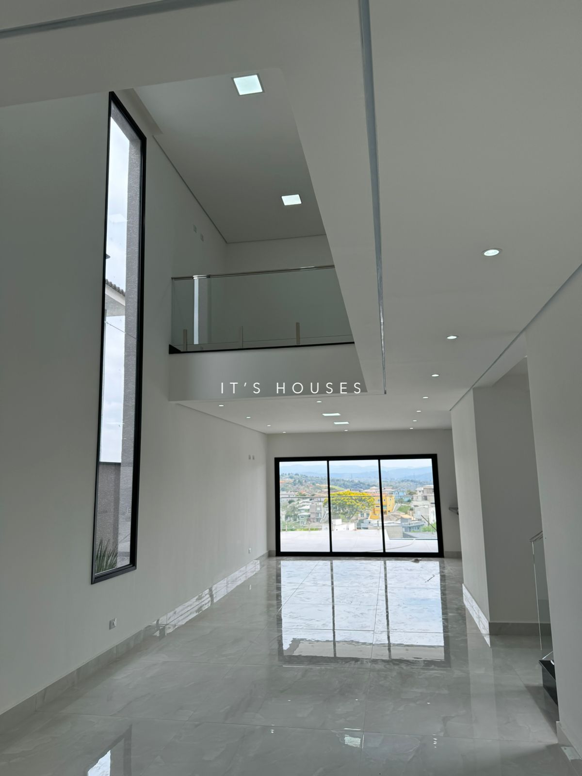 Piscina e área externa casa à venda em New Ville, Alphaville, Santana de Parnaíba — 3 suítes, 276 m² — imagem 5 de 18