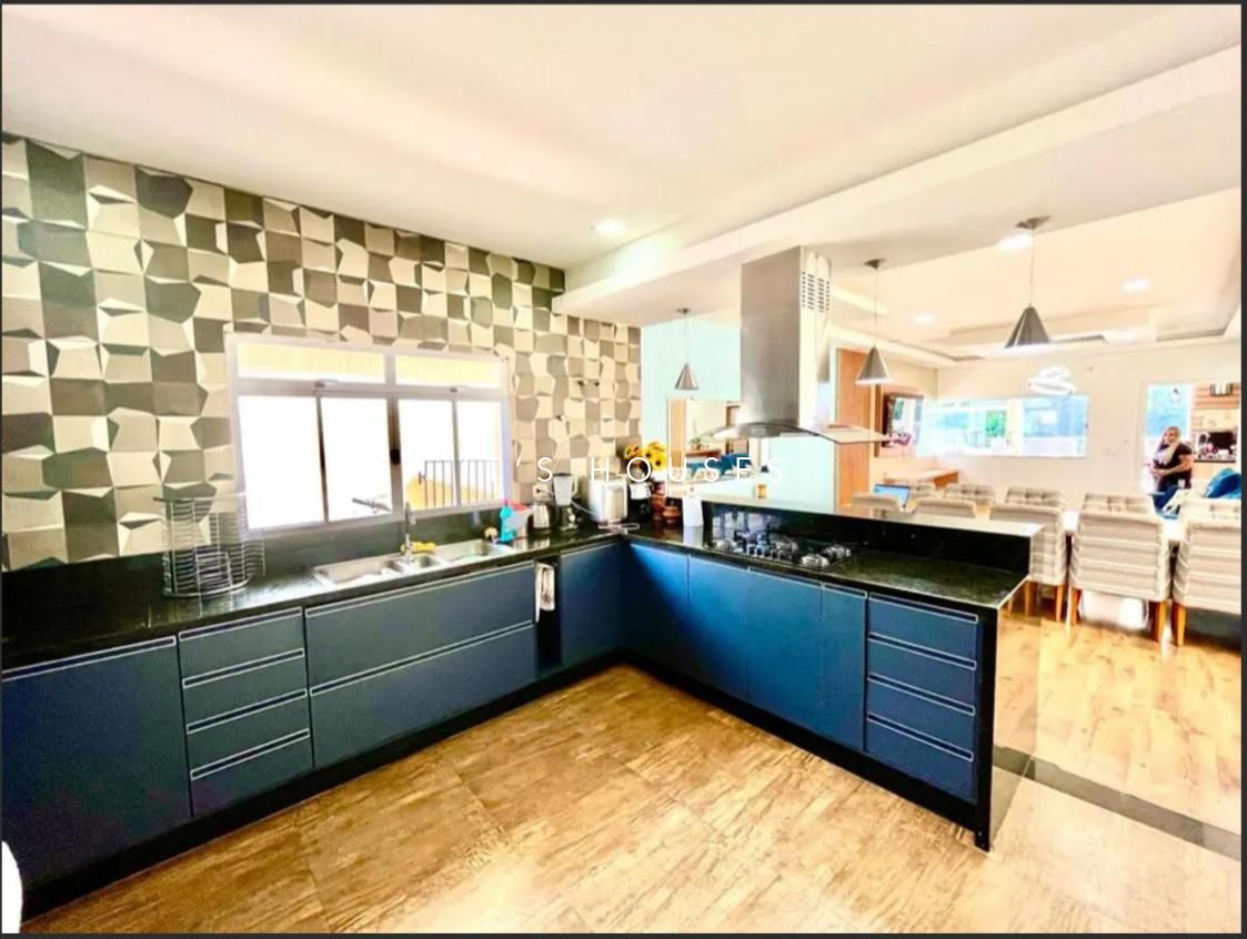 Suíte principal casa à venda em New Ville, Alphaville, Santana de Parnaíba — 4 suítes, 378 m² — imagem 4 de 9