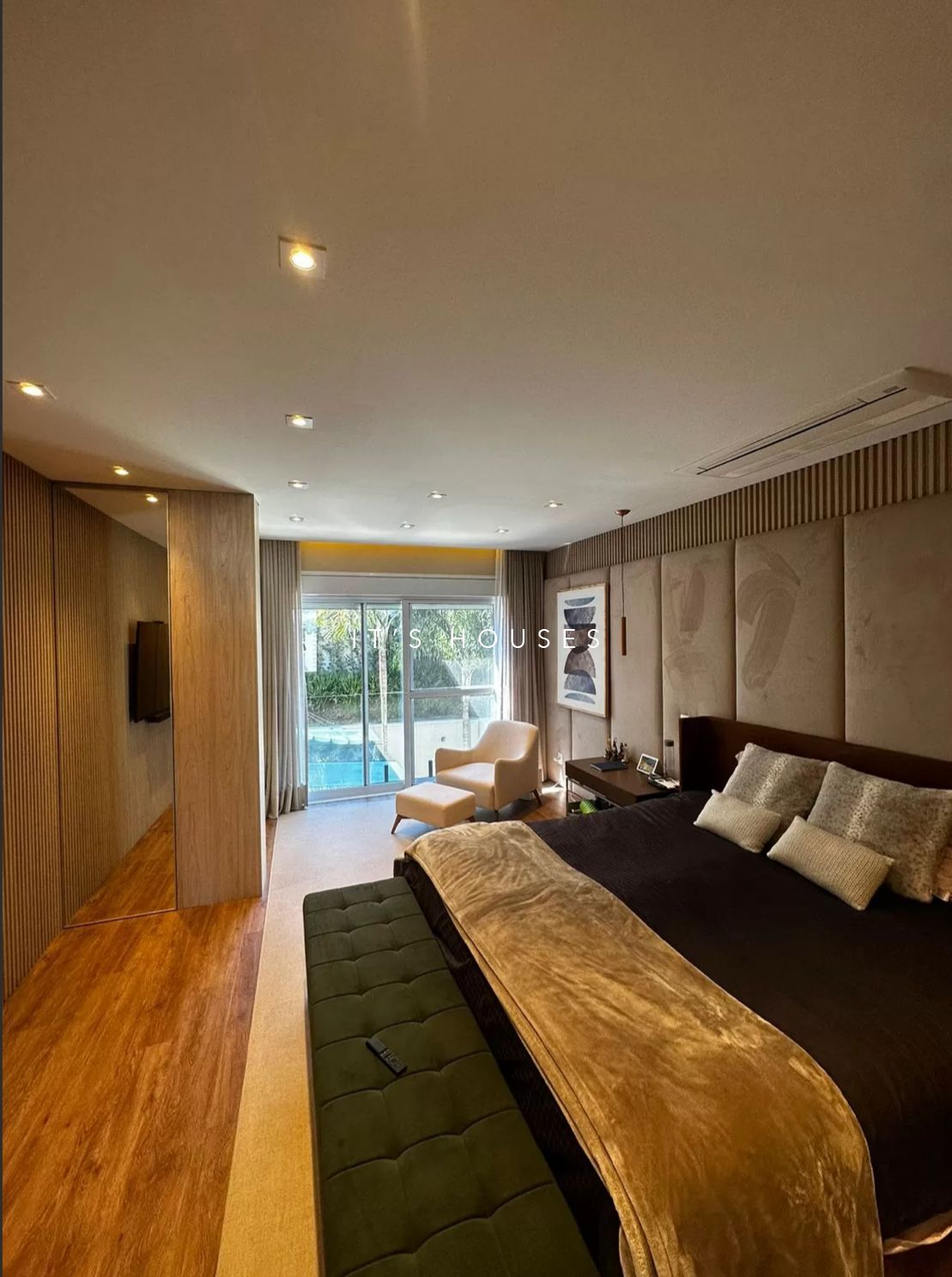 Piscina e área externa casa à venda em Residencial Tambore 10 , Alphaville, Santana de Parnaíba — 4 suítes, 566 m² — imagem 5 de 12
